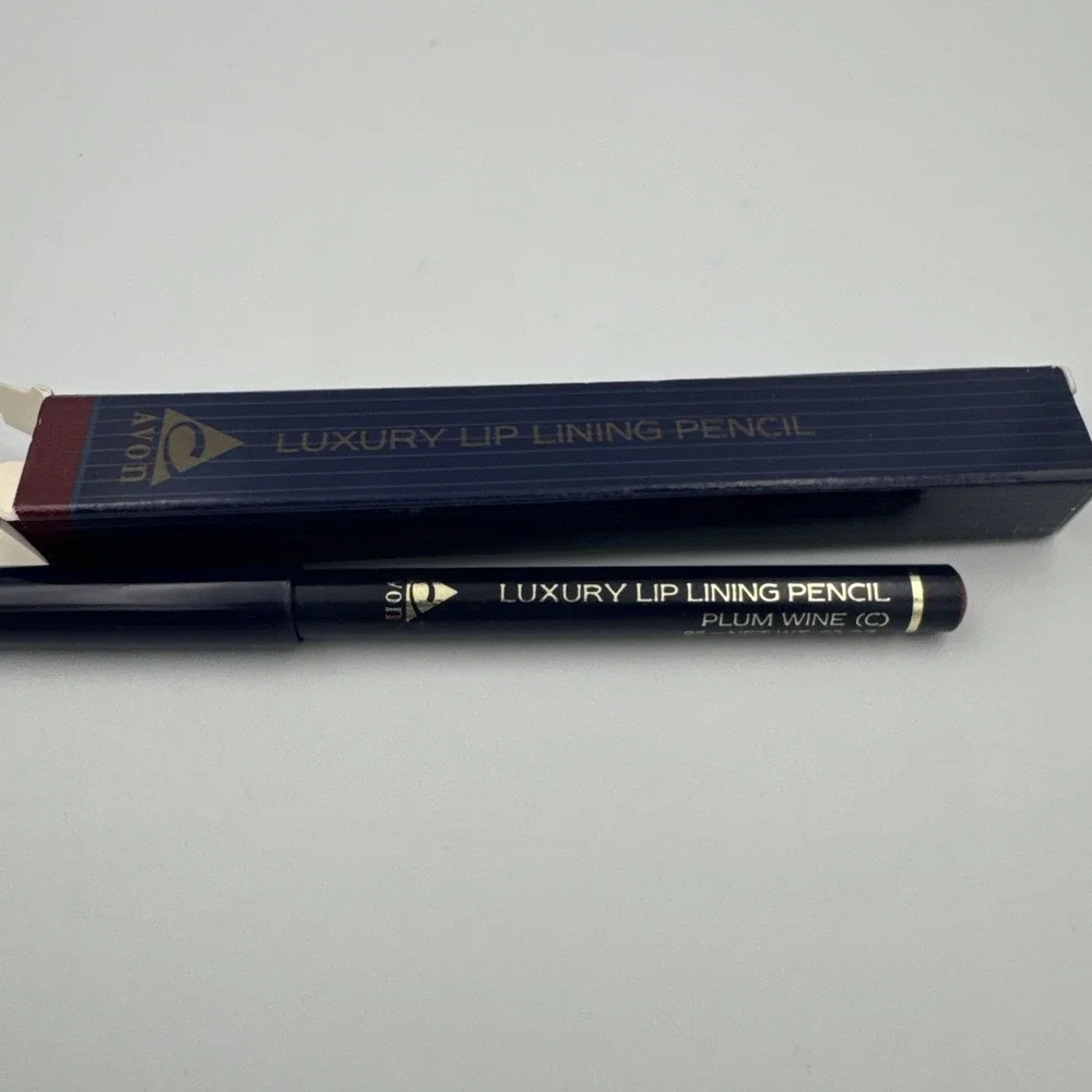 New Avon Luxury lip lining‎ pencil- Plum wine